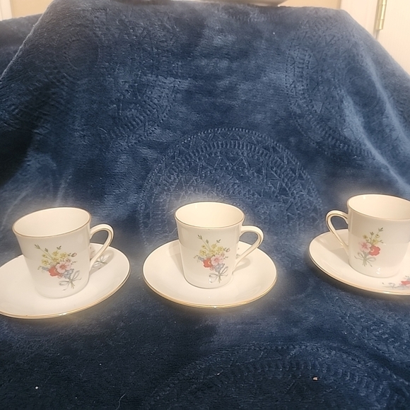 Source Unknown White Floral and Gold Dining Tea Set - Picture 2 of 5